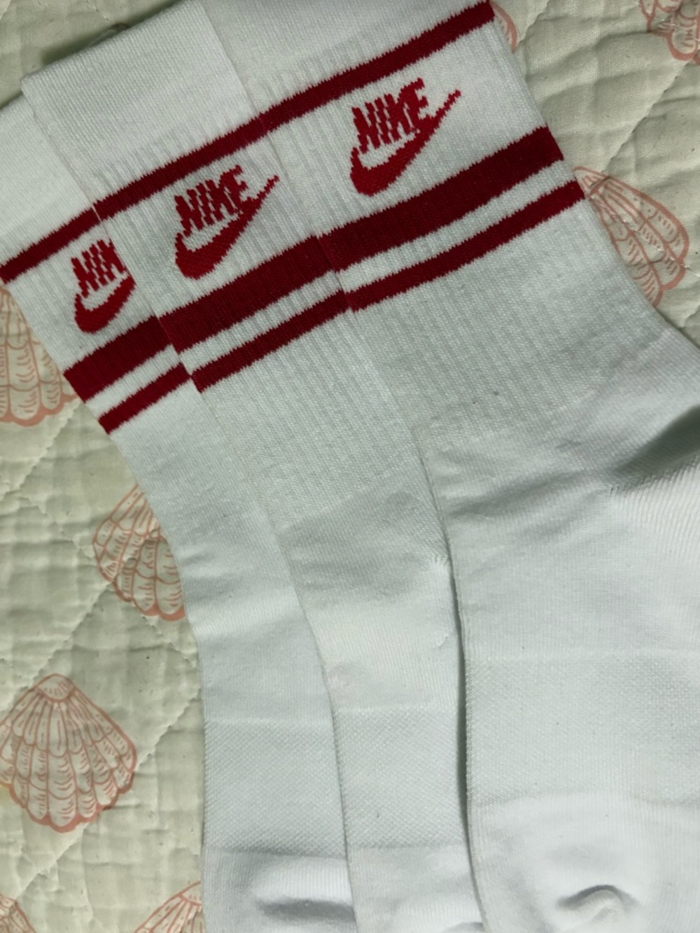 NWOT men’s medium 3 pair of Nike White Crew Socks with Red Logo and Stripes